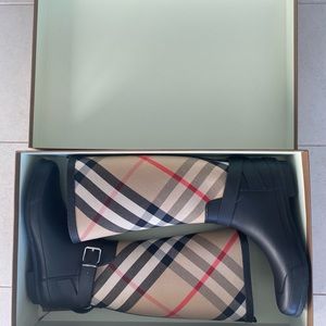 Classic Burberry knee high boots never worn